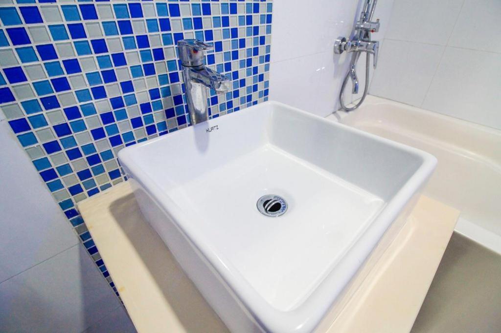 קואזון סיטי Hotel Dream World Araneta Cubao מראה חיצוני תמונה